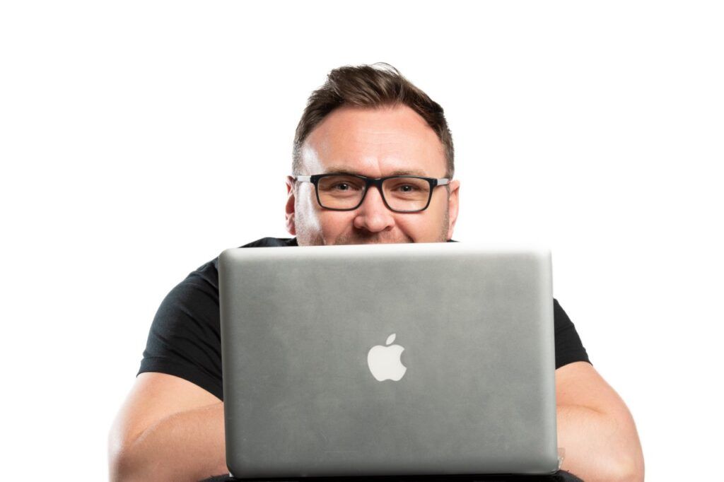 Elliott Richards, armed with his Apple MAc